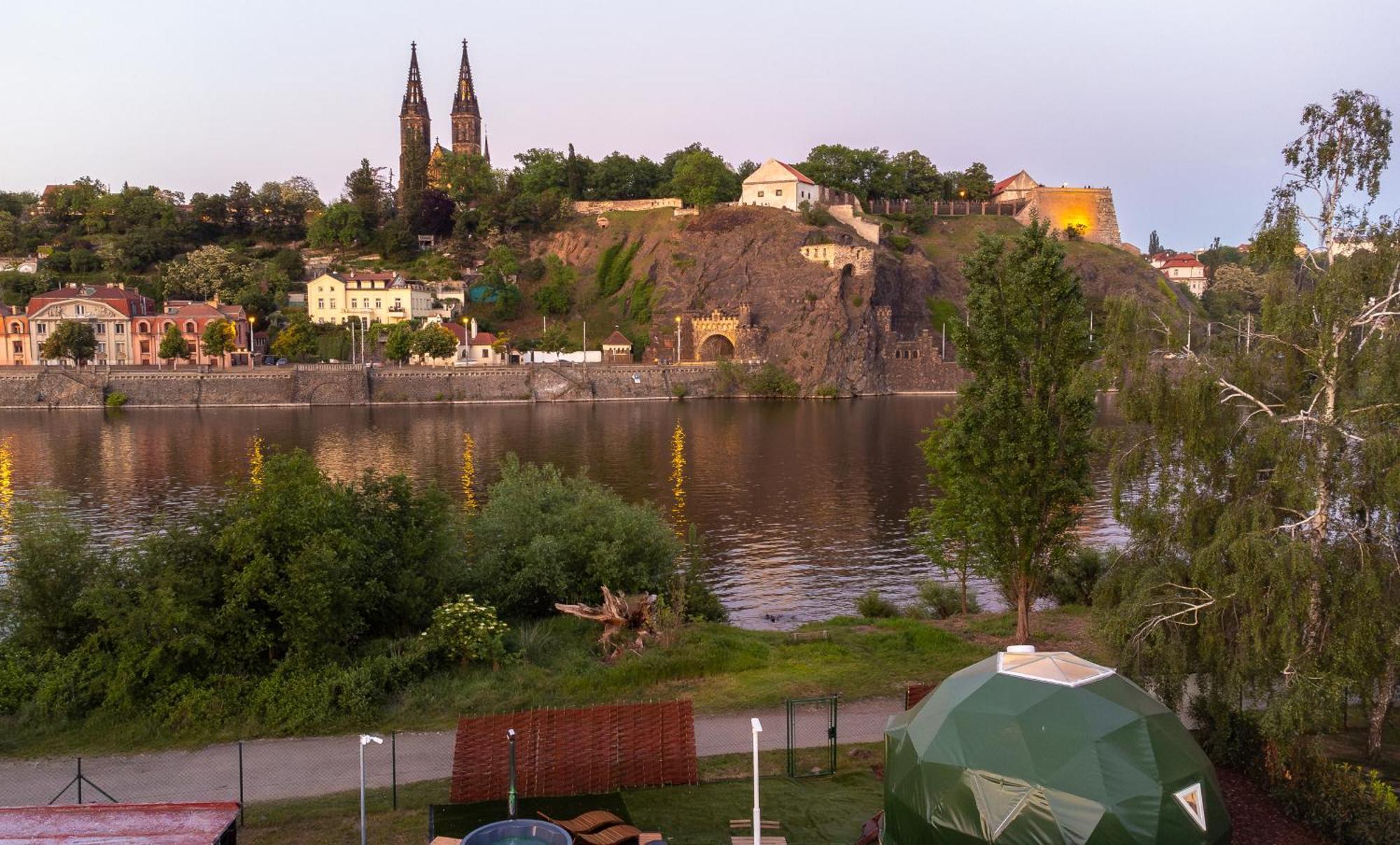 Glamping Escape To The Stars Under Skyline Lyxtält